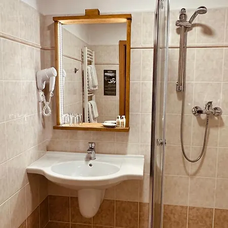 فندق Wellness Gendorf 3*